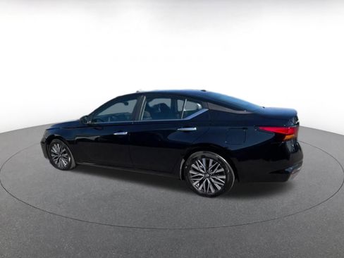 Used 2025 Nissan Altima 2.5 SV image 10