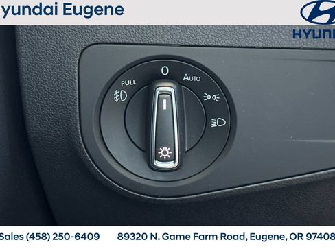Used 2018 Volkswagen Tiguan SE FWD image 35