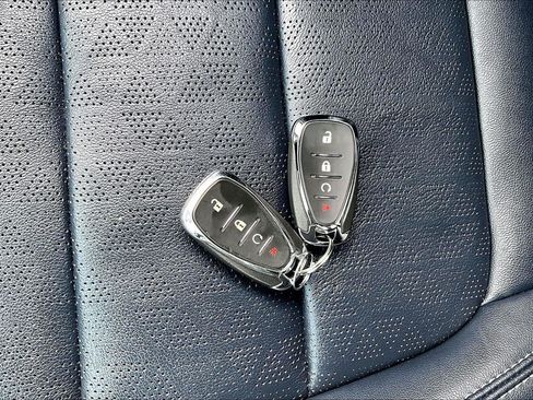 Used 2023 Chevrolet Bolt EUV LT w/ Convenience Package FWD image 33