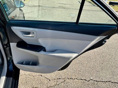 Used 2015 Toyota Camry XLE image 17