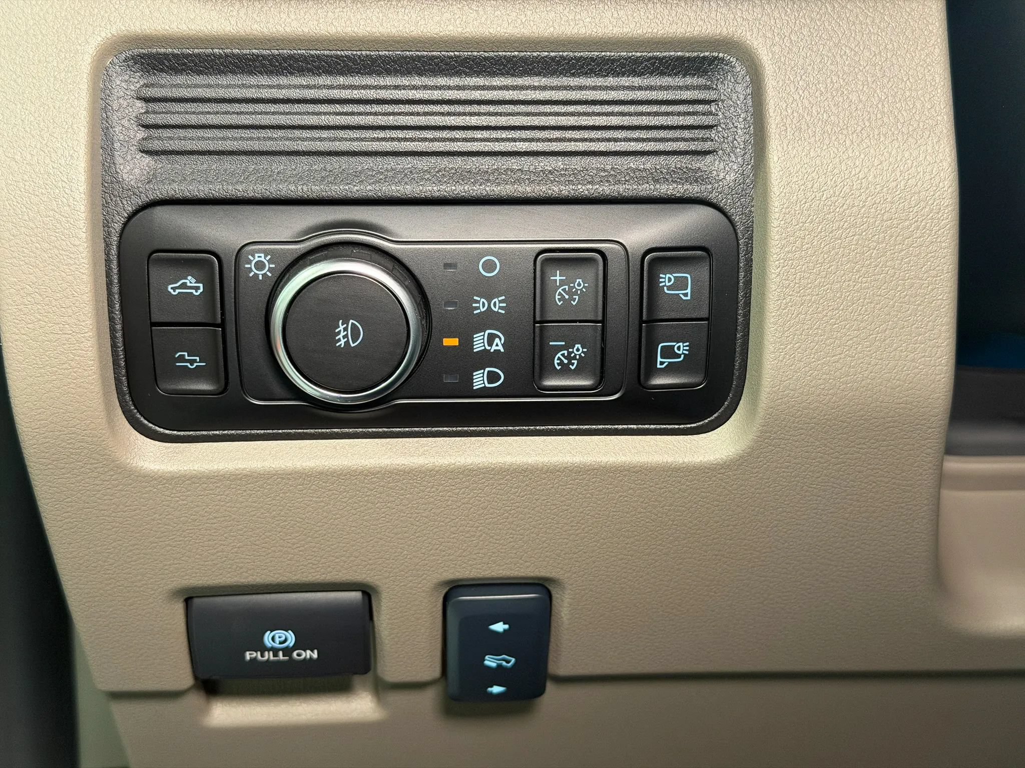 Used 2027 Ford F450 Platinum w/ Platinum Plus Package AWD/4WD image 35