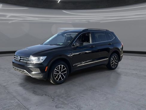 Used 2021 Volkswagen Tiguan SE FWD image 3