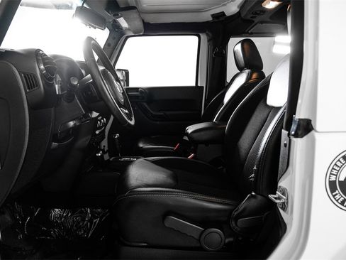 Used 2017 Jeep Wrangler Sahara image 3