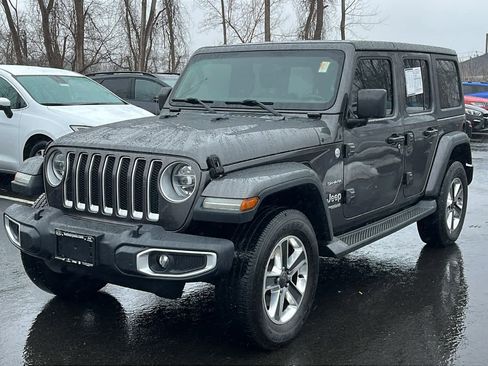 Used 2018 Jeep Wrangler Unlimited Sahara image 3