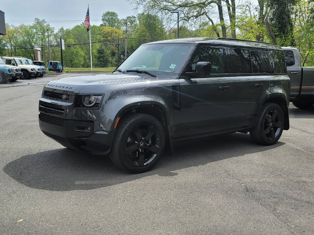 Used 2025 Land Rover Defender 110 V8 AWD/4WD image 5
