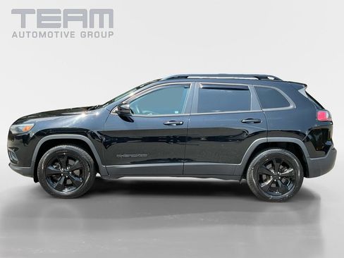 Used 2019 Jeep Cherokee Latitude Plus AWD/4WD image 4