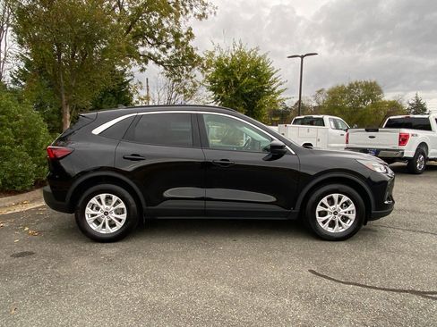 Certified 2023 Ford Escape Active w/ Tech Pack #2 image 3