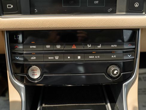 Used 2017 Jaguar XF Premium AWD/4WD image 27