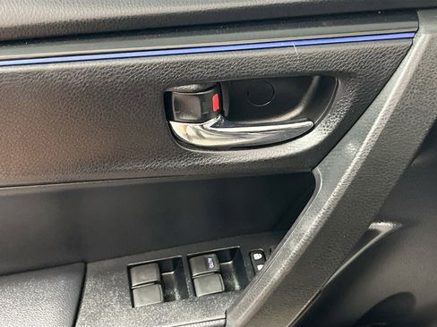 Used 2017 Toyota Corolla XSE image 16