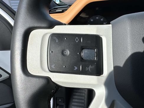 Used 2023 Land Rover Defender 110 SE image 31