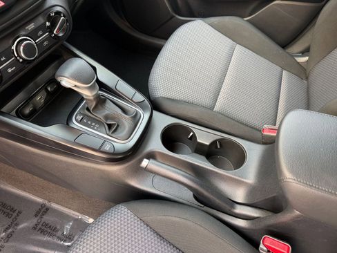 Used 2025 Kia Soul LX w/ LX Technology Package image 36