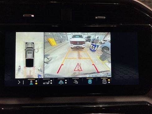 Used 2023 GMC Sierra 1500 AT4 w/ AT4 Preferred Package image 4