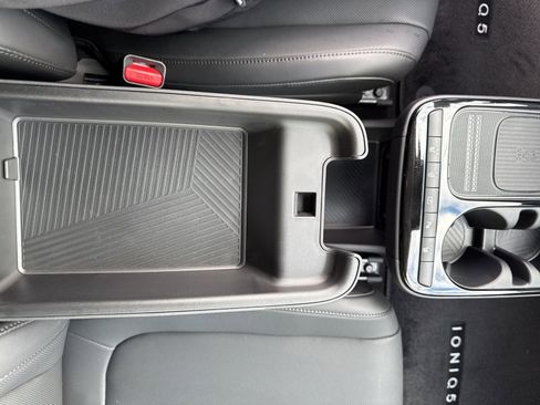 Used 2025 Hyundai Ioniq 5 SEL image 28