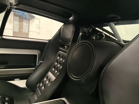 Used 2006 Ford GT RWD image 25