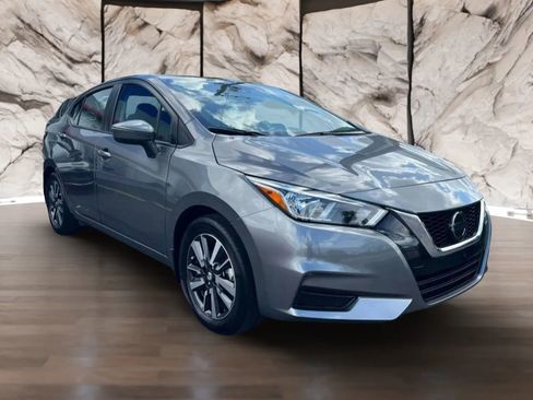Used 2021 Nissan Versa SV image 2