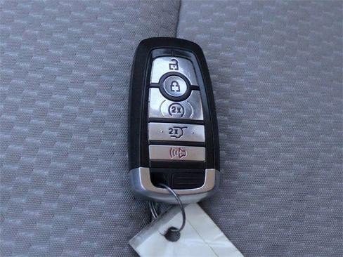 Used 2023 Ford Escape SE image 28