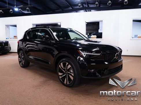 Used 2024 Volvo XC40 B5 Plus w/ Protection Package Premier AWD/4WD image 9
