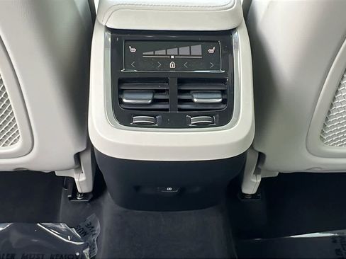 Used 2023 Volvo XC60 B6 Ultimate w/ Climate Package image 25