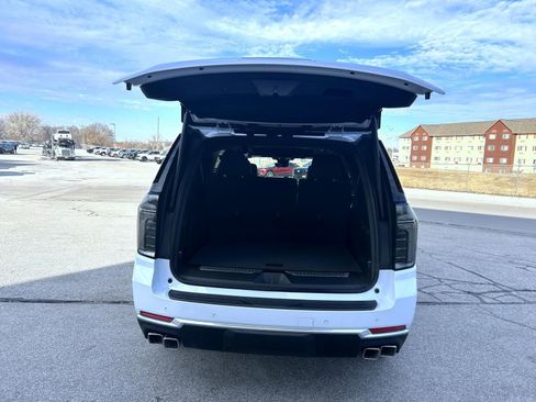 New 2026 Chevrolet Suburban High Country image 23