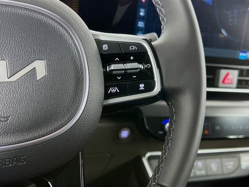 New 2026 Kia Carnival LXS FWD image 16