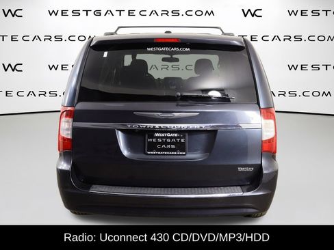 Used 2014 Chrysler Town & Country Touring image 4