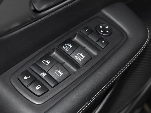 Used 2025 Chrysler Voyager LX FWD image 5