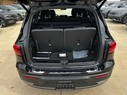 Used 2024 Mercedes-Benz EQB 300 4MATIC image 9