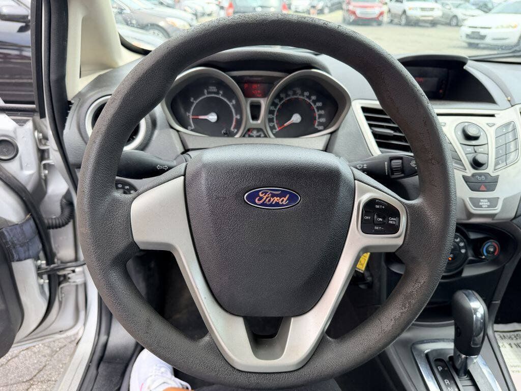 Used 2011 Ford Fiesta SE w/ 202A Rapid Spec Order Code FWD image 9
