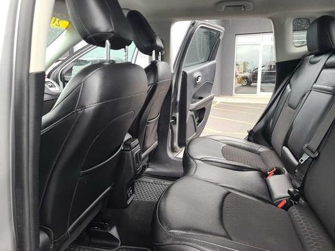 Used 2019 Jeep Compass Latitude w/ Cold Weather Group AWD/4WD image 22