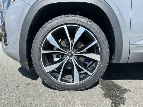 Used 2024 Volkswagen Atlas Cross Sport SEL Premium R-Line AWD/4WD image 11
