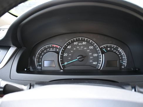 Used 2014 Toyota Camry XLE w/ Leather Package FWD image 7