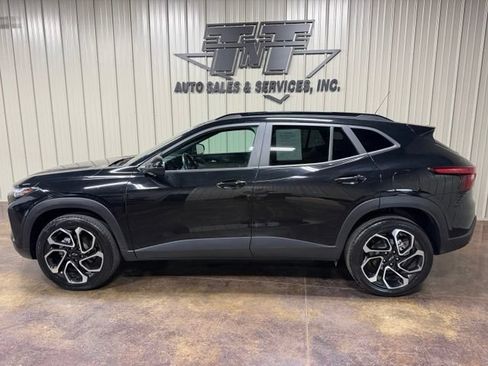 Used 2024 Chevrolet Trax RS FWD image 3