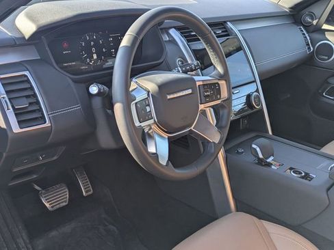Used 2025 Land Rover Discovery Dynamic SE image 7
