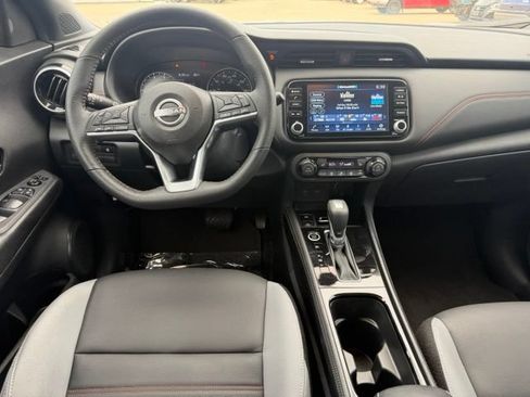Used 2024 Nissan Kicks SR w/ SR Premium Package FWD image 9