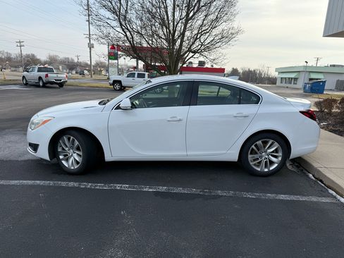 Used 2016 Buick Regal image 2