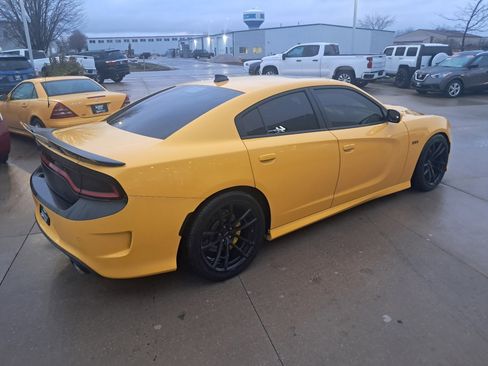 Used 2017 Dodge Charger R/T image 7