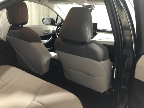 Used 2021 Toyota Corolla LE w/ Carpet Mat Package (TMS) image 11
