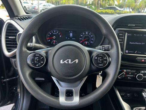 Used 2022 Kia Soul LX w/ Technology Package FWD image 15