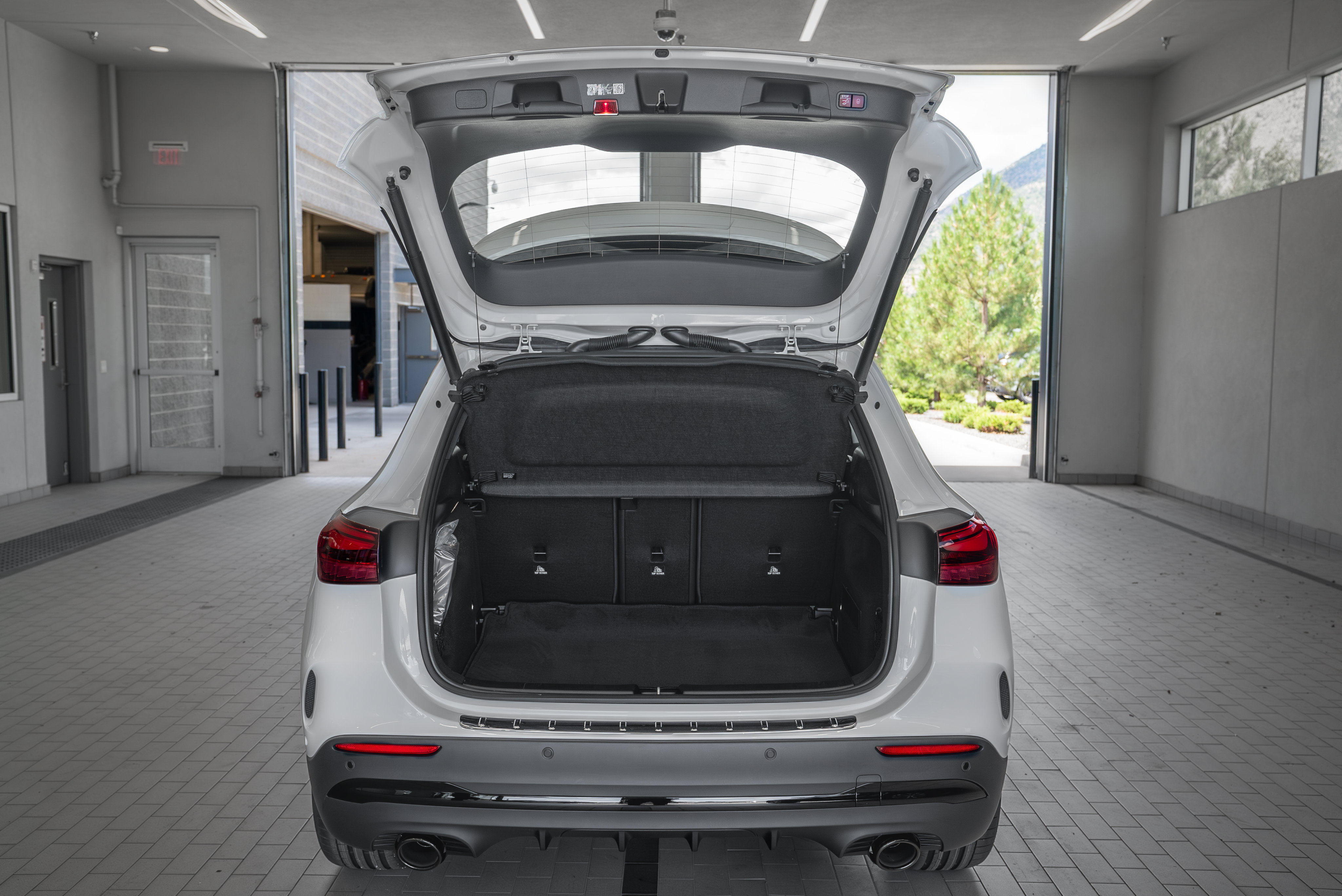 Used 2025 Mercedes-Benz GLA 35 AMG 4MATIC image 16