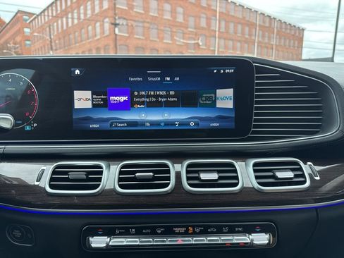 Certified 2025 Mercedes-Benz GLS 450 4MATIC image 37