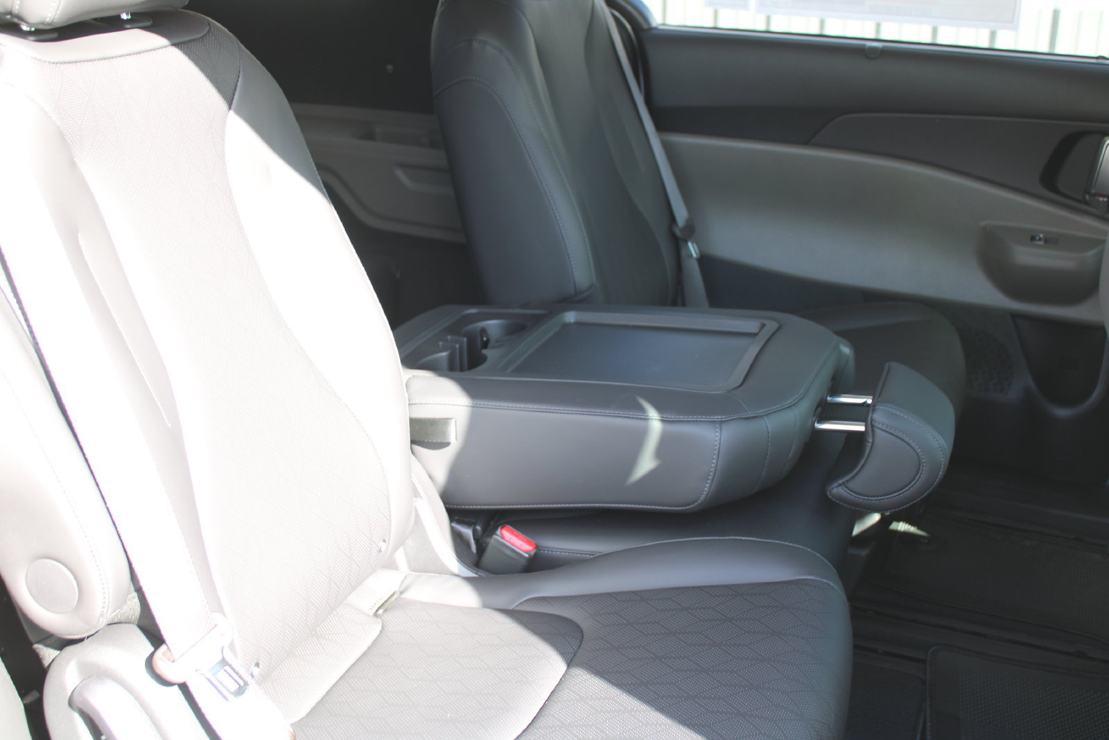New 2026 Kia Carnival EX FWD image 7