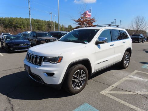 Used 2021 Jeep Grand Cherokee Limited w/ Luxury Group II image 3
