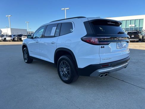 Used 2025 GMC Acadia Elevation image 9