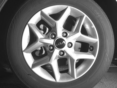Used 2025 Kia Soul LX w/ LX Technology Package FWD image 12