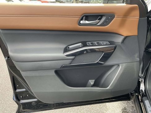 New 2026 Nissan Pathfinder Platinum image 12