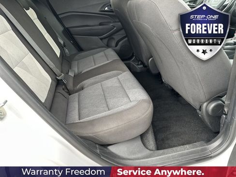 Used 2024 Chevrolet Trax RS FWD image 34