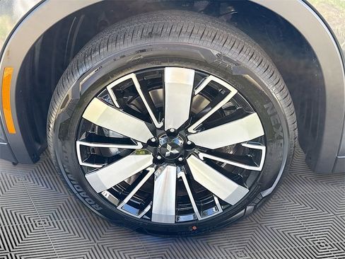 New 2025 Mitsubishi Outlander SE image 34