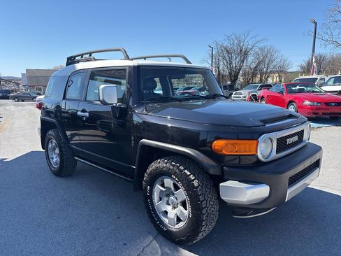 Used 2008 Toyota FJ Cruiser 4WD image 3