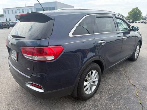 Used 2017 Kia Sorento AWD image 3