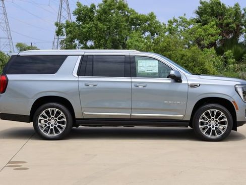 New 2026 GMC Yukon XL Denali w/ Denali Reserve Package RWD image 4